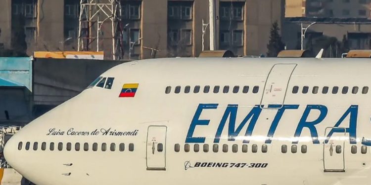 Juez libera a 12 tripulantes de avión venezolano-iraní retenido en Argentina