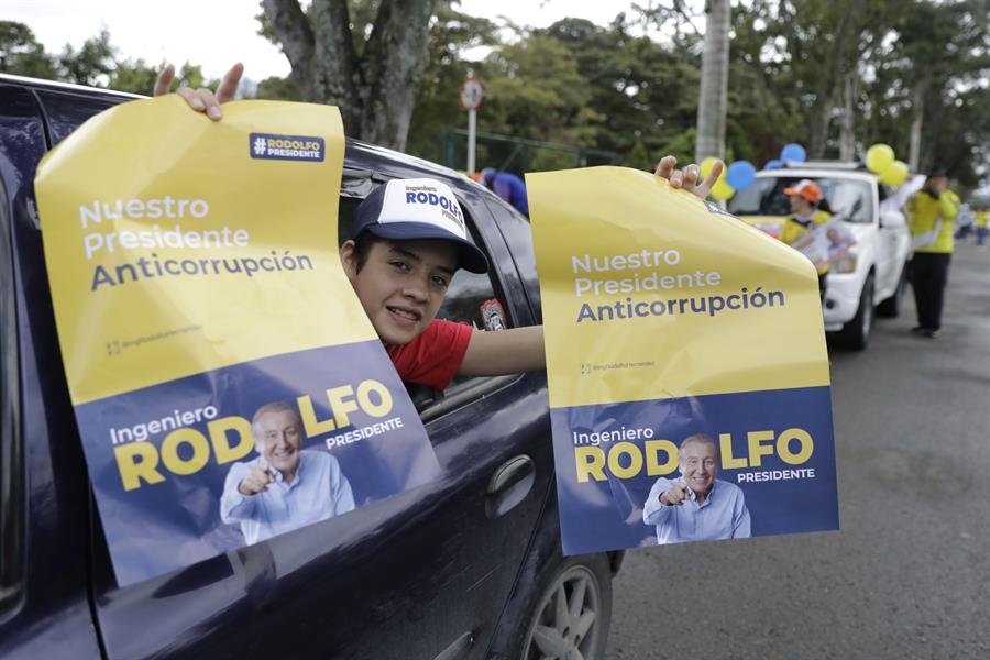 Una Colombia expectante se juega su futuro en las presidenciales más reñidas