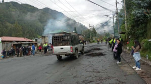 Presidente de Ecuador denunció ataque con explosivos a convoy humanitario