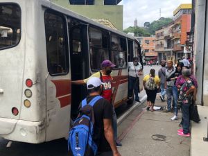 Transportistas de San Juan de los Morros “se saltan” la Gaceta y aumentan el pasaje urbano