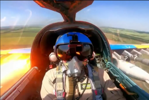 VIDEO: Piloto ucraniano muestra por dentro los ataques desde un Sukhoi Su-25 a los blancos rusos