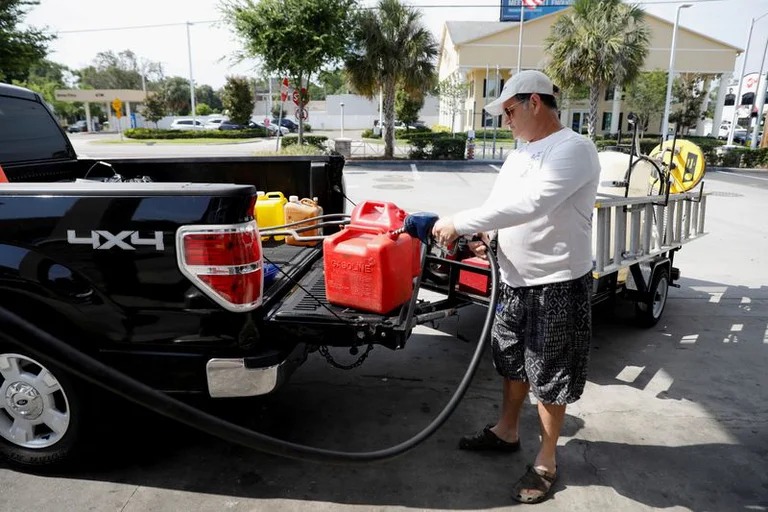 El precio de la gasolina en Florida continúa bajando por tercera semana consecutiva