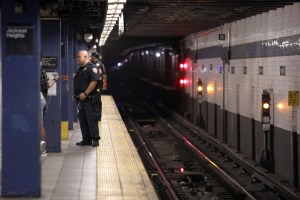 La travesura le costó cara: Niño de 11 años perdió el brazo al caer a las vías del metro en Nueva York