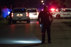Terror en Texas: Demente incendió varias viviendas y le disparó a residentes mientras huía