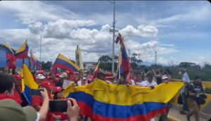 Desde el Puente Internacional Simón Bolívar, venezolanos y colombianos esperan toma de posesión de Petro #7Ago (VIDEO)