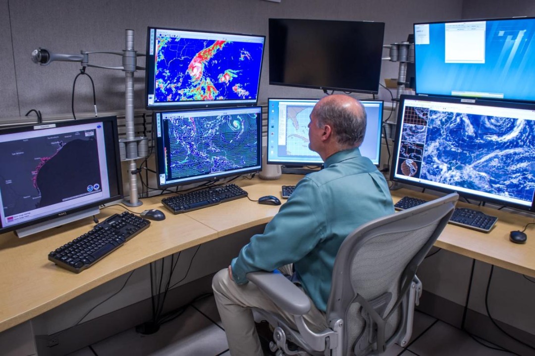 Meteorólogos de EEUU se mantienen en alerta constante por onda tropical en el Atlántico