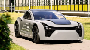 Cómo funciona el auto eléctrico que absorbe dióxido de carbono mientras funciona