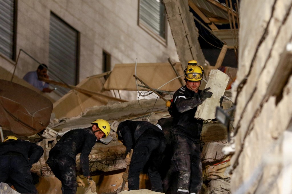 Al menos cinco muertos y 10 desaparecidos tras el colapso de un edificio en Jordania