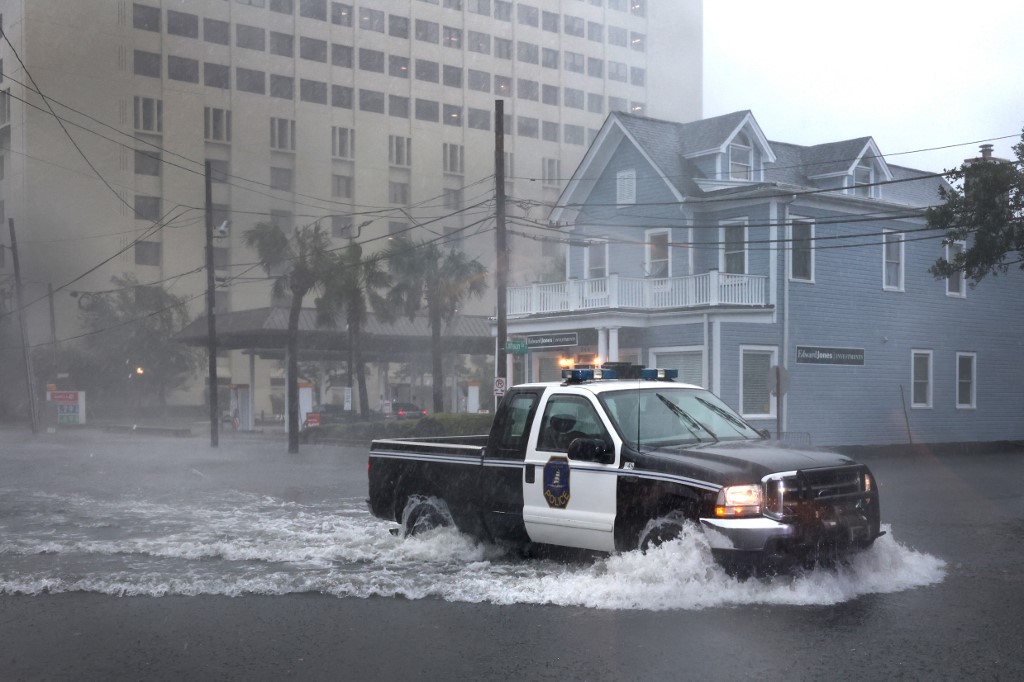 El huracán Ian tocó tierra en Carolina del Sur tras arrasar Florida