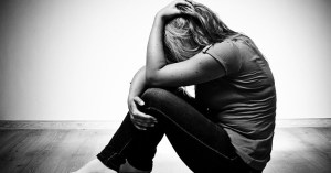 Semana Nacional de Prevención del Suicidio en EEUU: Conoce las señales de que alguien está en riesgo
