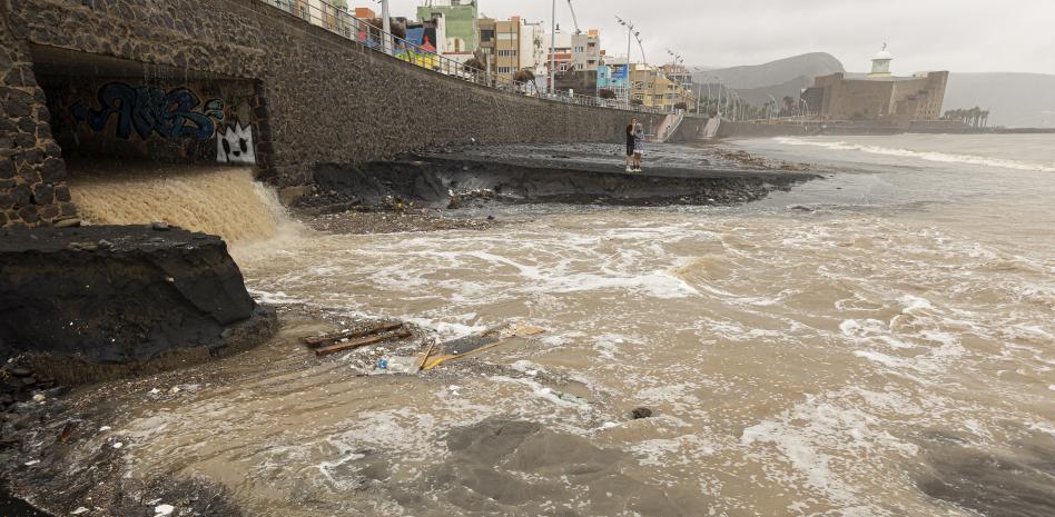 Lluvias torrenciales obligaron a cancelar más de 600 vuelos en las islas Canarias