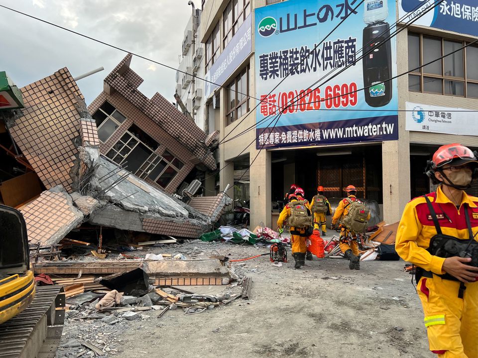 Fuerte terremoto causa un muerto y más de 70 heridos en Taiwán
