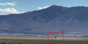 Tragedia en el aire: Momento en que avión de competencia se precipitó y queda envuelta en llamas (VIDEO)