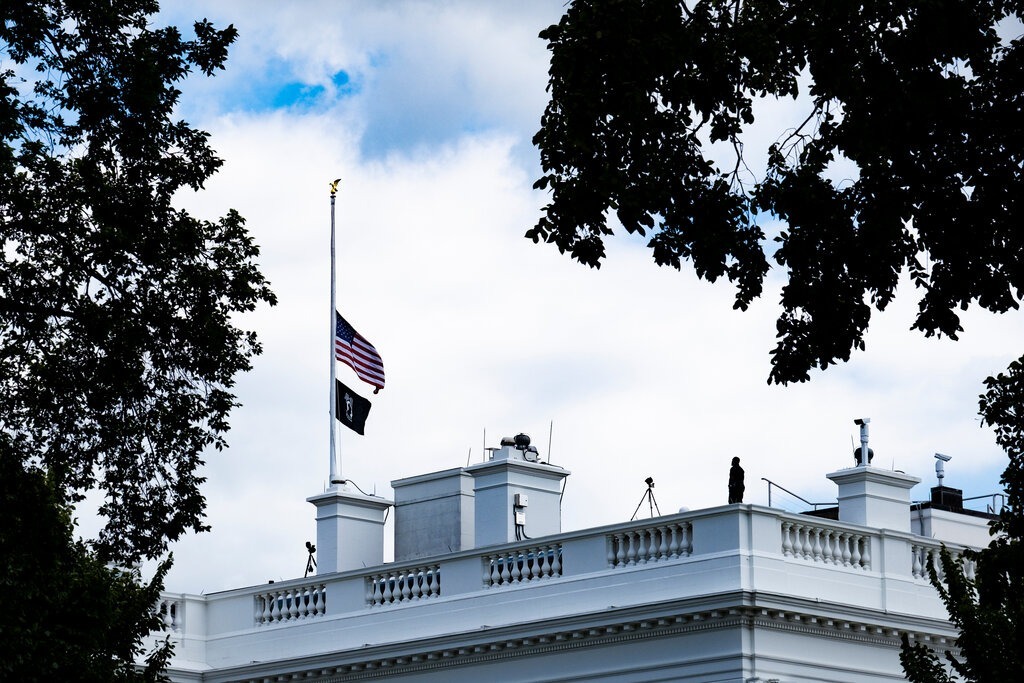 La Casa Blanca y el Capitolio ondean sus banderas a media asta por la muerte de Isabel II