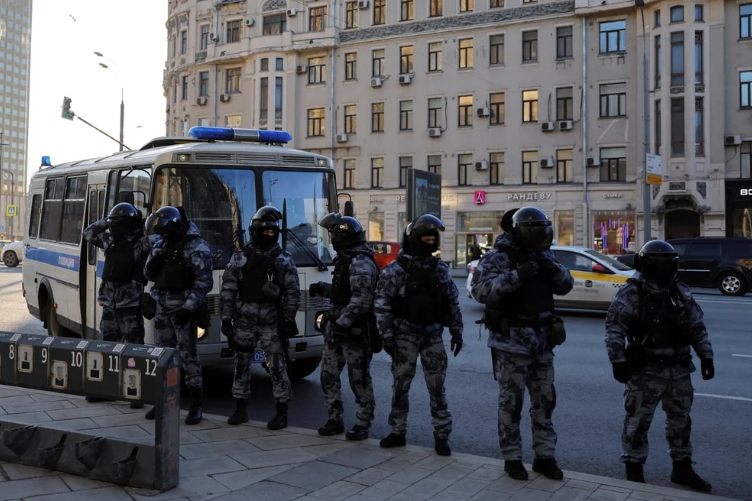 Policía rusa persigue a dirigentes locales que pidieron la destitución de Putin