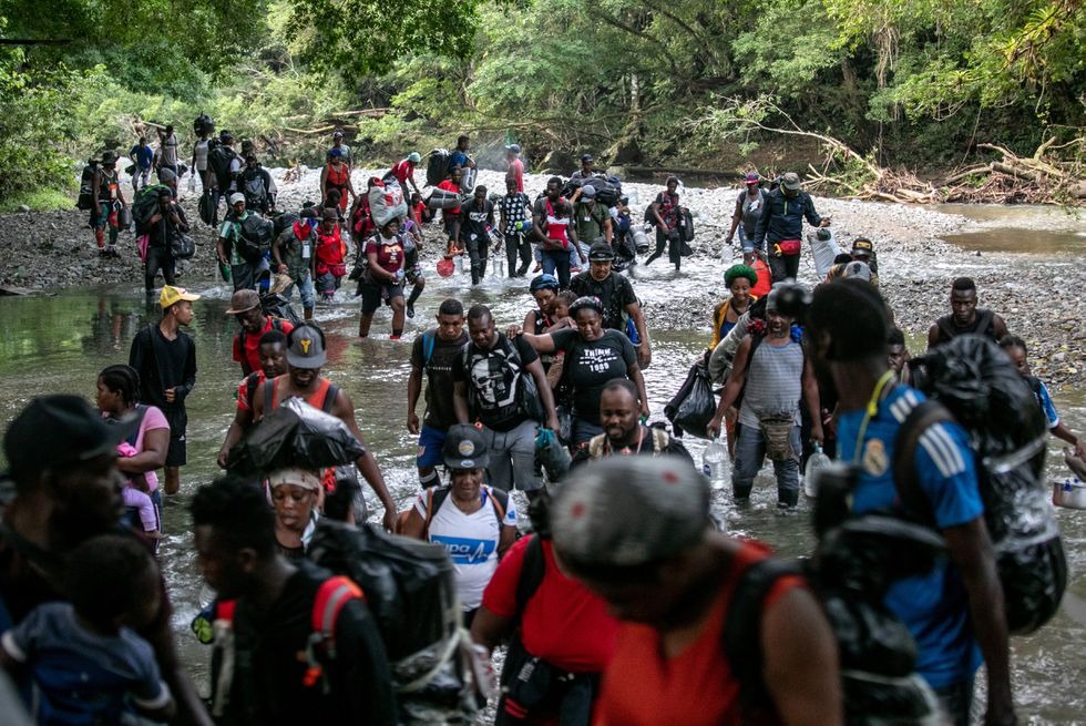 Nueva ola de migrantes llegó a la región del Urabá antioqueño en Colombia para atravesar la selva del Darién