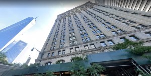 Insólito VIDEO: Hombre salta como si nada entre ventanas de un piso 23 en rascacielos de Nueva York