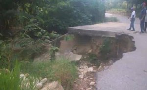 ¡Se olvidaron de Santa Elena en Barinas! El puente está a punto de desplomarse (FOTOS)