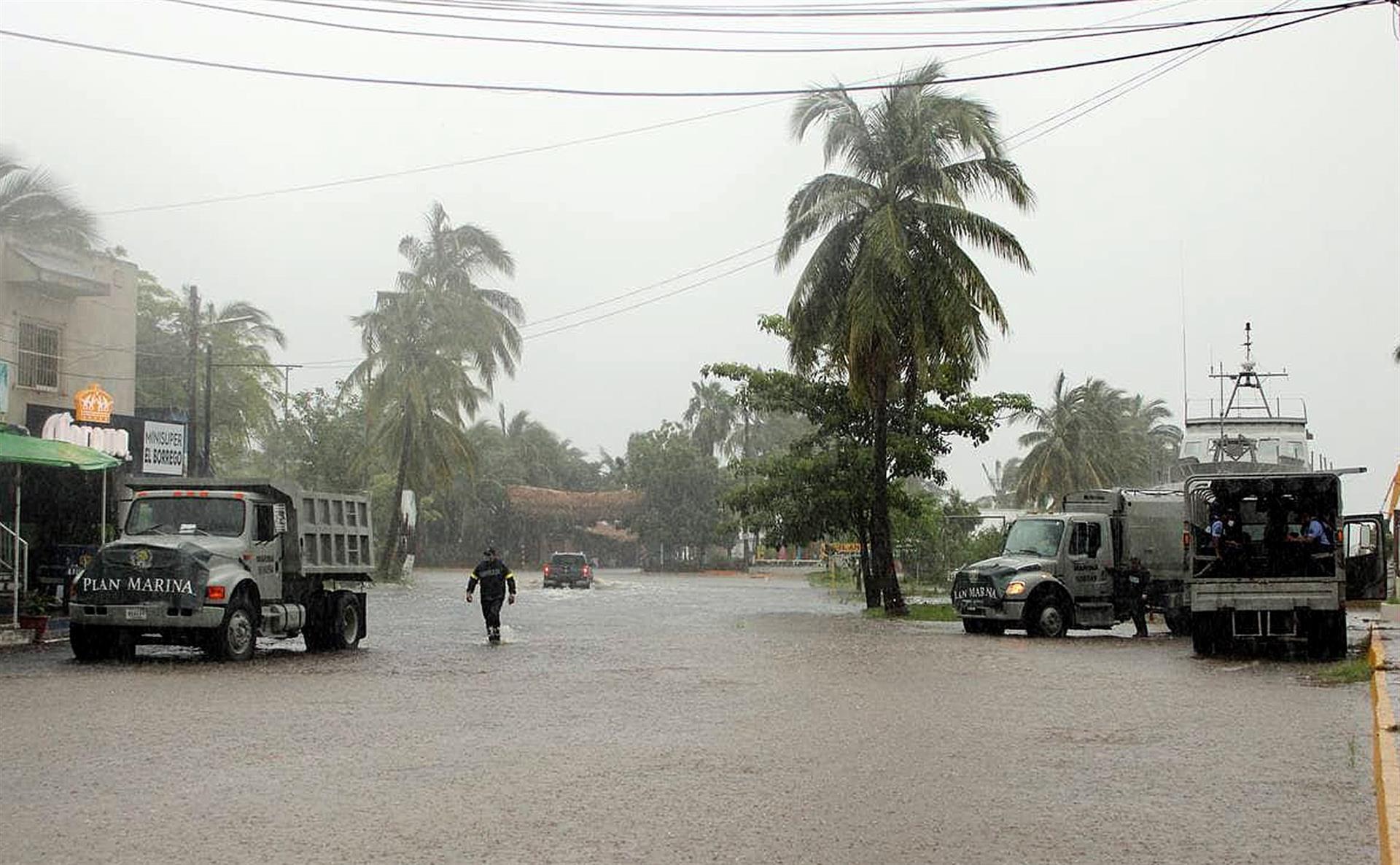 El huracán Roslyn tocó tierra como categoría 4 en el estado mexicano de Nayarit