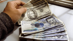 El dólar rompió la barrera de los 4.800 pesos en Colombia