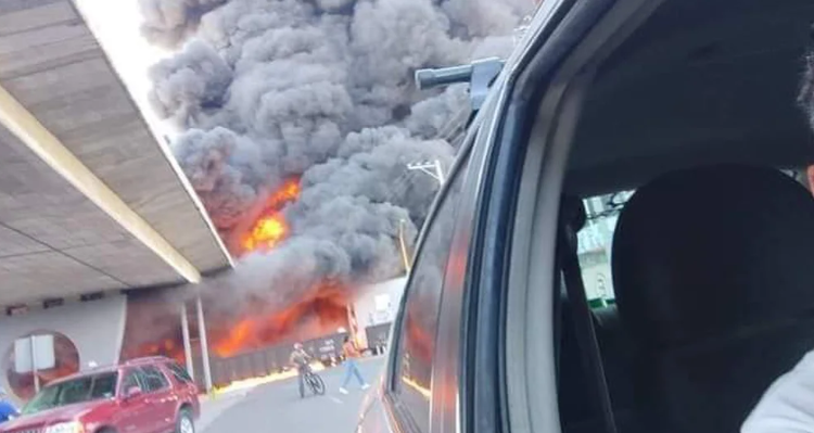 VIDEOS: Terrorífico choque entre un tren y un transporte de material inflamable