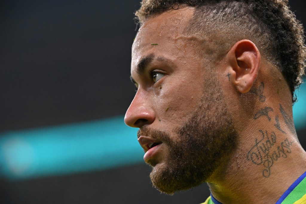 Neymar pidió perdón a su novia embarazada por haberle puesto los cuernos con una modelo