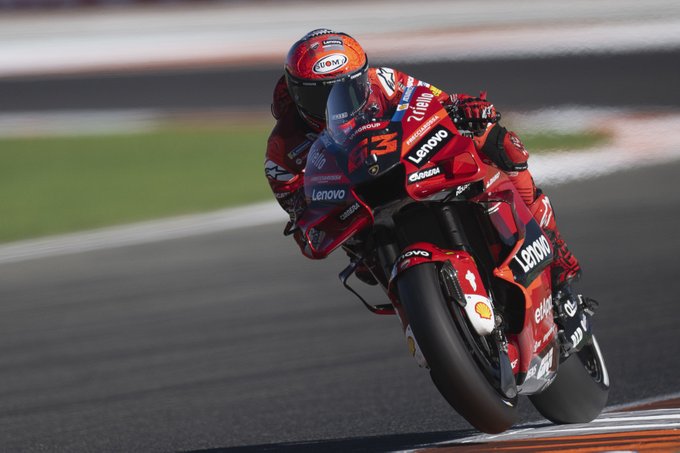 El italiano Francesco Bagnaia se coronó campeón en MotoGP por primera vez en su carrera