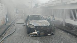 Bomberos y vecinos sofocaron incendio de un vehículo en Sabana de Mendoza, Trujillo