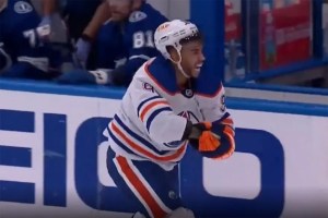 Impactante VIDEO de un jugador de la NHL: Sufre un brutal corte en la muñeca que deja helado al público