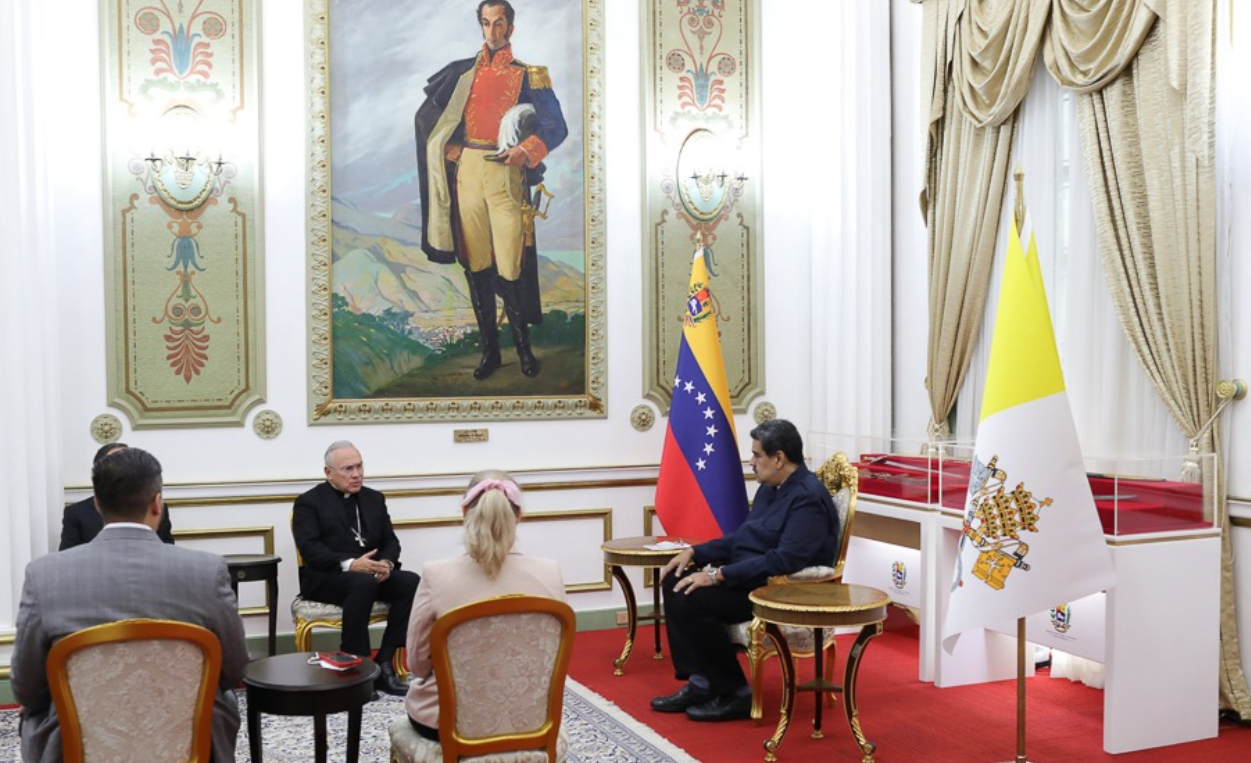 Maduro se reunió con representantes del Vaticano en Miraflores (Fotos)