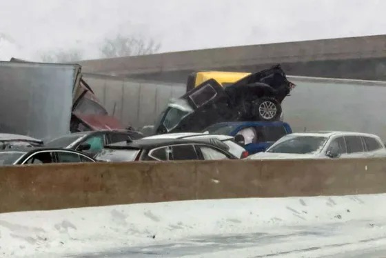 Tragedia en Ohio: Choque con 46 autos en medio de tormenta invernal deja múltiples muertos y heridos