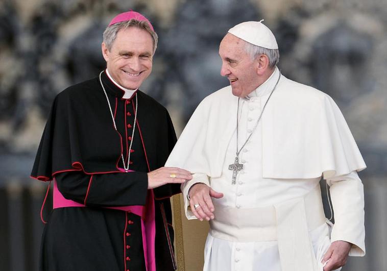 Secretario de Benedicto XVI deberá abandonar su residencia, según medios católicos