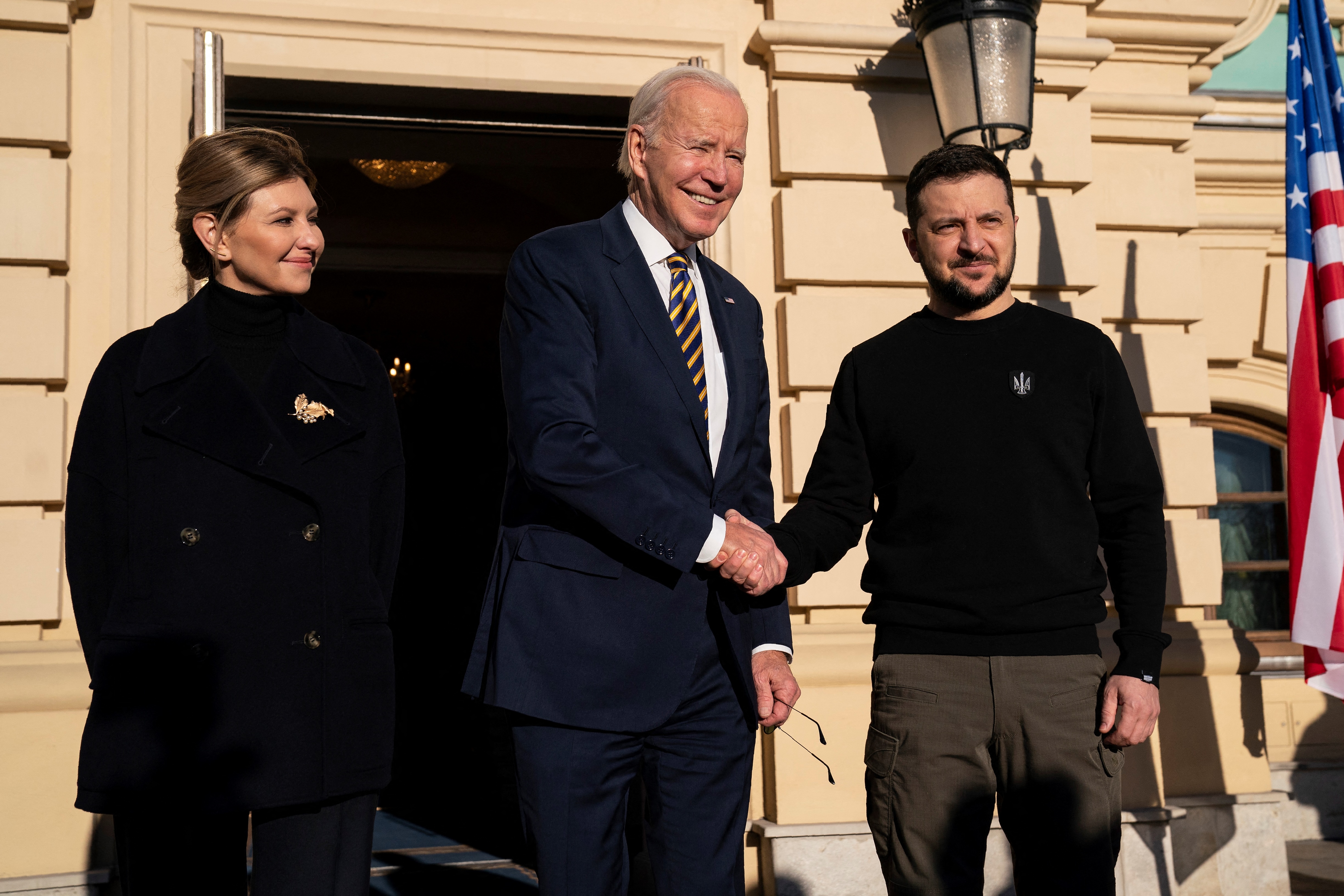Biden realiza una visita sorpresa a Kiev y se reúne con Zelenski (VIDEO)