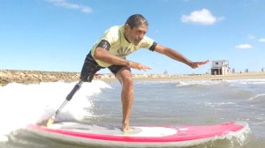 De la supervivencia a la superación: le amputaron la pierna y ahora quiere salir campeón en el Mundial de Surf