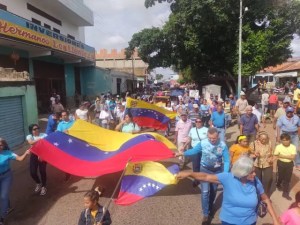 Overwhelming protest of teachers in Las Mercedes del Llano in Guárico for a fair salary