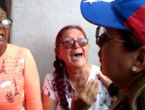 “No quiero morirme sola”: Docente jubilada de Anzoátegui se desmayó en medio de protesta en la gobernación (VIDEO)