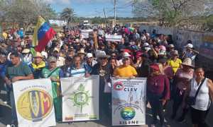 Docentes del municipio Tubores de Margarita asisten a “sepelio” del salario mínimo