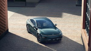 “Tesla china” lanza un copiloto con inteligencia artificial para sus coches (VIDEO)