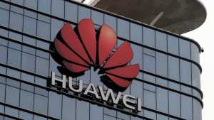 Hija del fundador de Huawei asume la presidencia de la empresa en su peor momento financiero