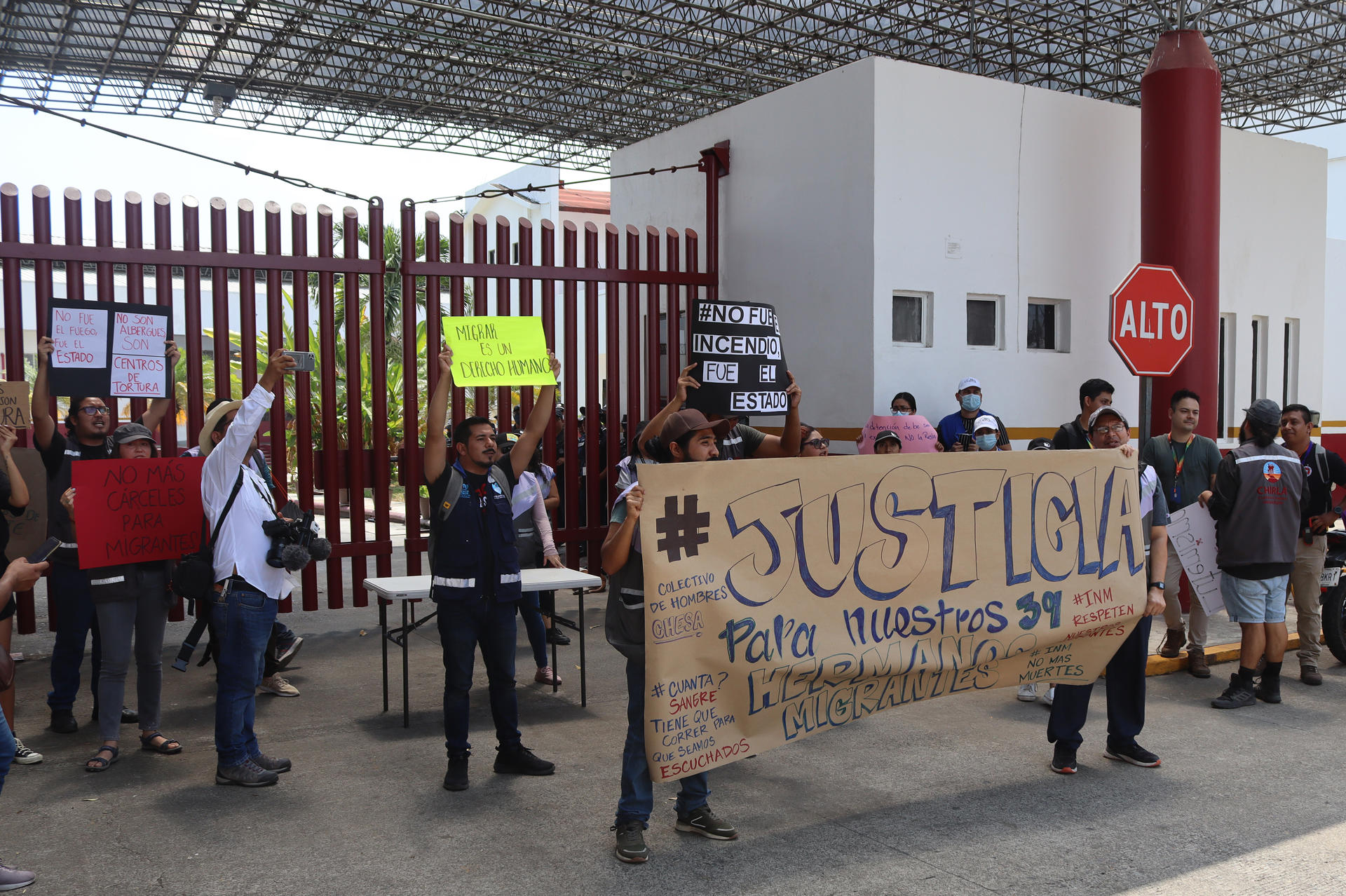 Protestaron en la frontera sur de México tras trágico incendio en centro migratorio
