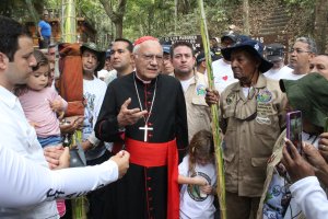 Cardenal Baltazar Porras participa en tradicional bajada de los Palmeros de Chacao este #1Abr