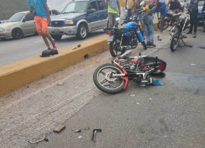 Choque entre motos dejó un muerto y tres heridos en autopista de Puerto Cabello