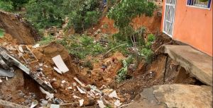 Terror en Ciudad Guayana: Con las lluvias temen que las cárcavas acaben con decenas de viviendas