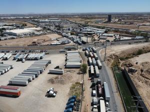 Crisis migratoria: Cierre de aduana genera caos en la frontera entre México y EEUU