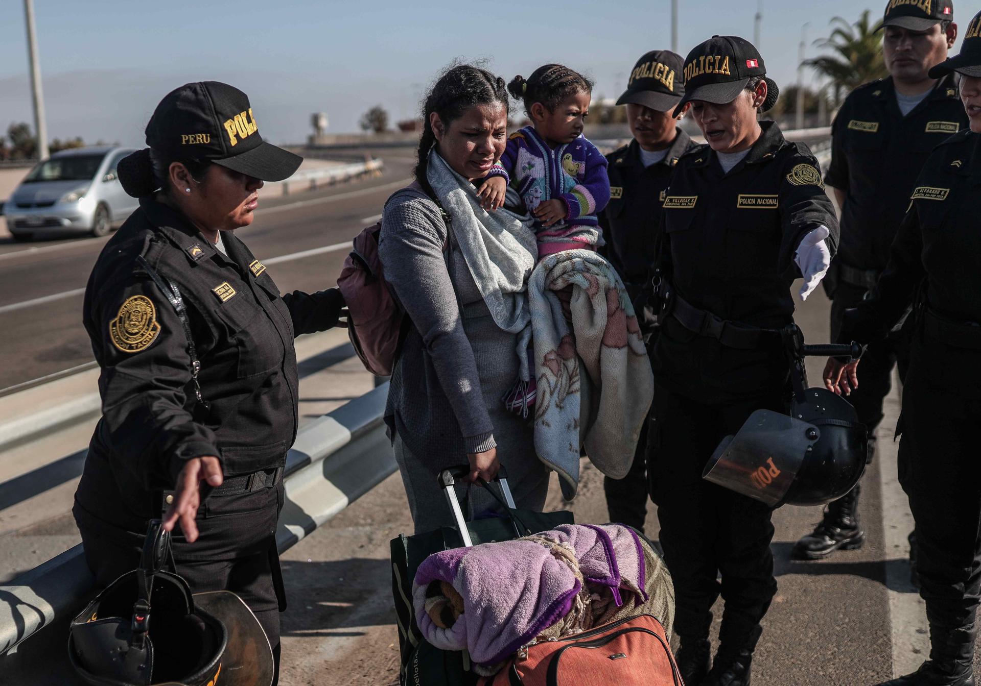 Perú comenzó a revisar situación de migrantes que intentan ingresar por la frontera con Chile