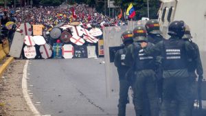 Acceso a la Justicia: La ley en Venezuela castiga con mayor dureza criticar al Gobierno y protestar que desfalcar al erario