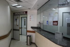 Médicos residentes de clínica en Ciudad Guayana reclaman pago de sus honorarios
