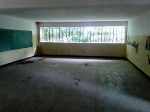 Delincuentes se llevaron hasta las paredes de una escuela en Ciudad Guayana (FOTOS)