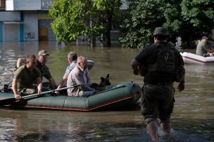 OMS ofrece apoyo a Ucrania contra brotes de enfermedades contagiosas tras inundaciones en Kajovka