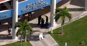Detienen a estudiante de secundaria en Florida por llevar una pistola a la escuela